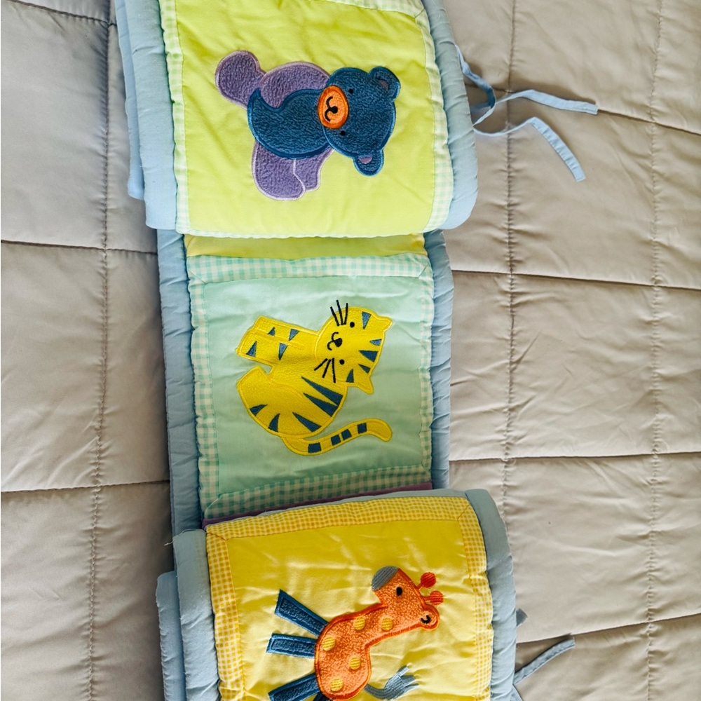 Padded crib bumper - sweet safari